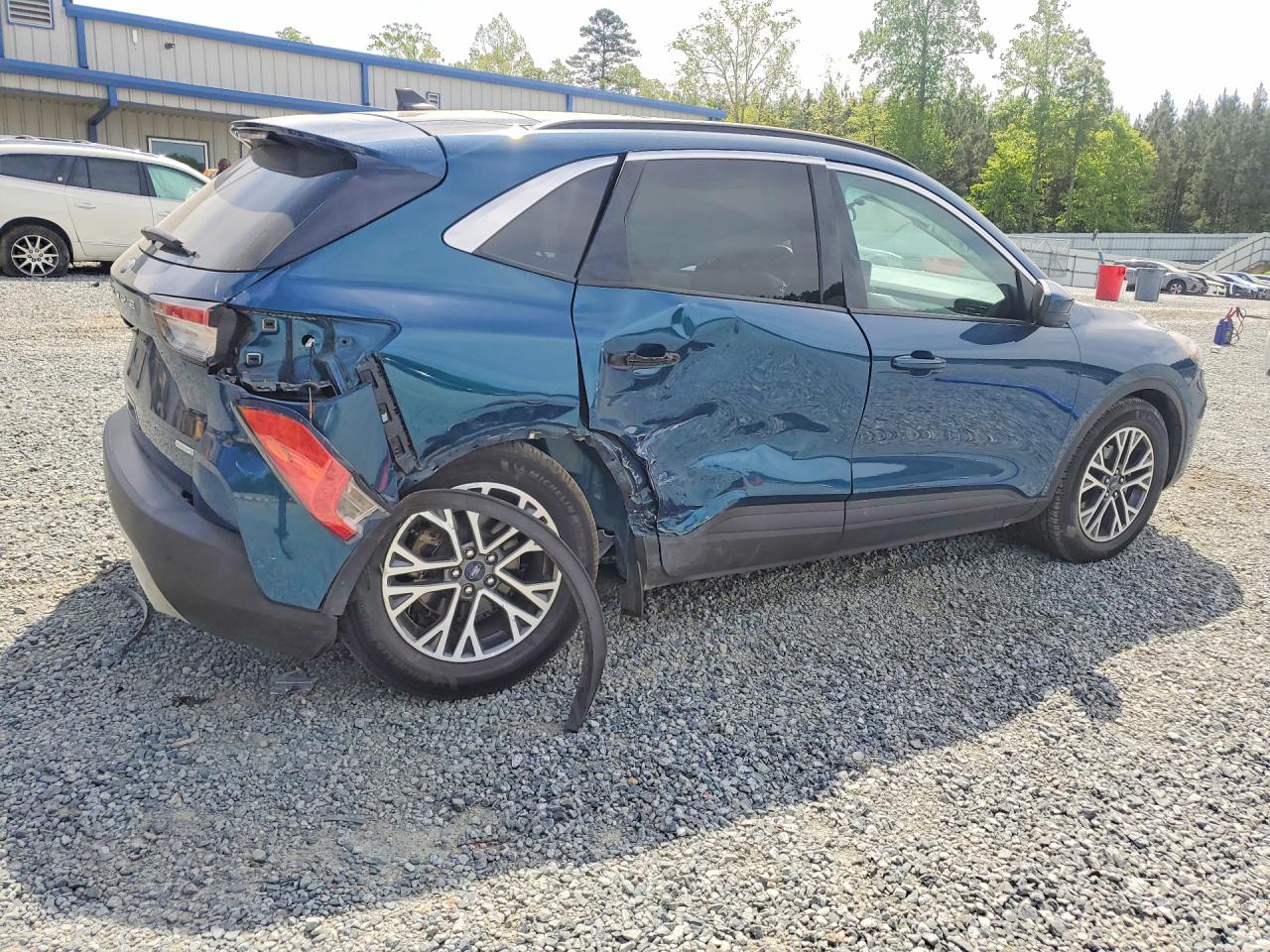 2020 Ford Escape VIN 1FMCU0H67LUB22048 photo 3