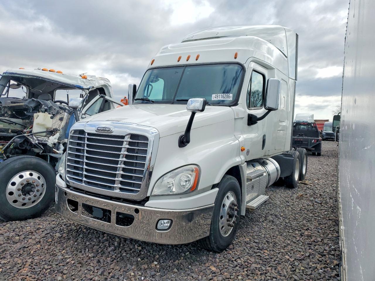 2018 FREIGHTLINER All other VIN 1FUJGLDV8JLKC7089 photo 2