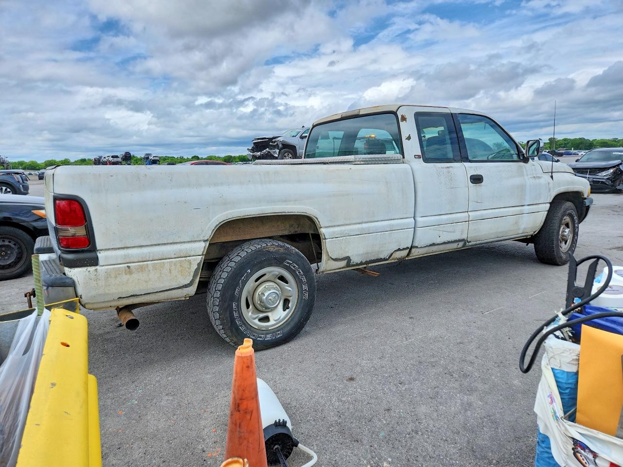 1996 Dodge Ram 2500 VIN 3B7KC23Z8TM144449 photo 3