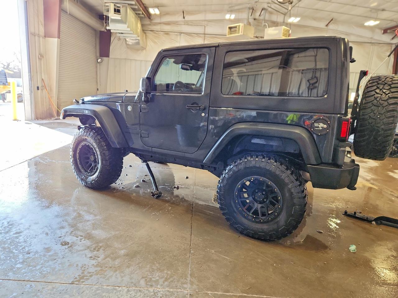 2016 Jeep Wrangler / VIN 1C4AJWAG4GL339210 photo 2
