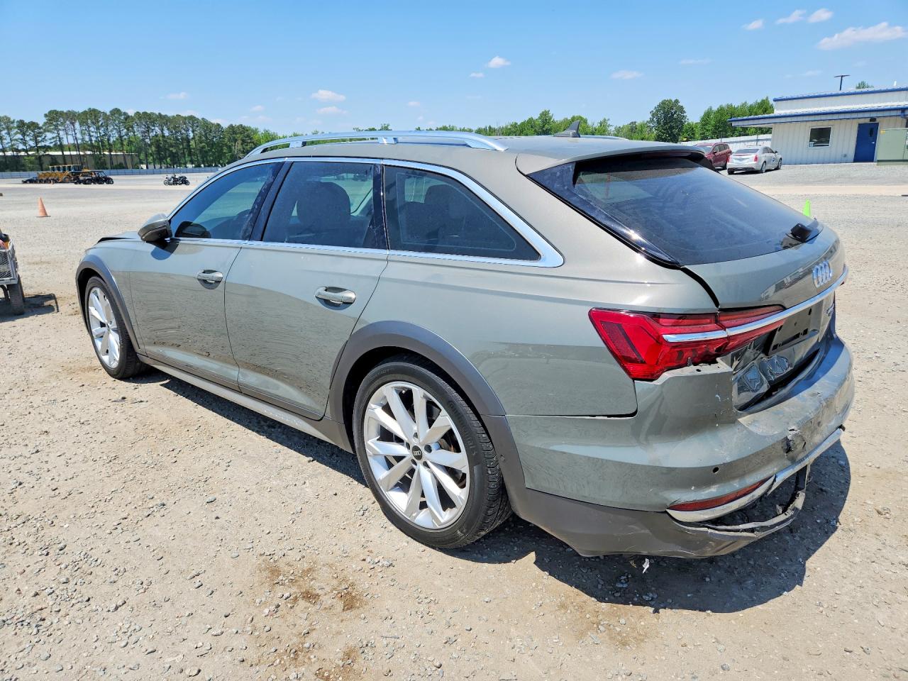2022 Audi A6 VIN WAU72BF21NN067209 photo 2