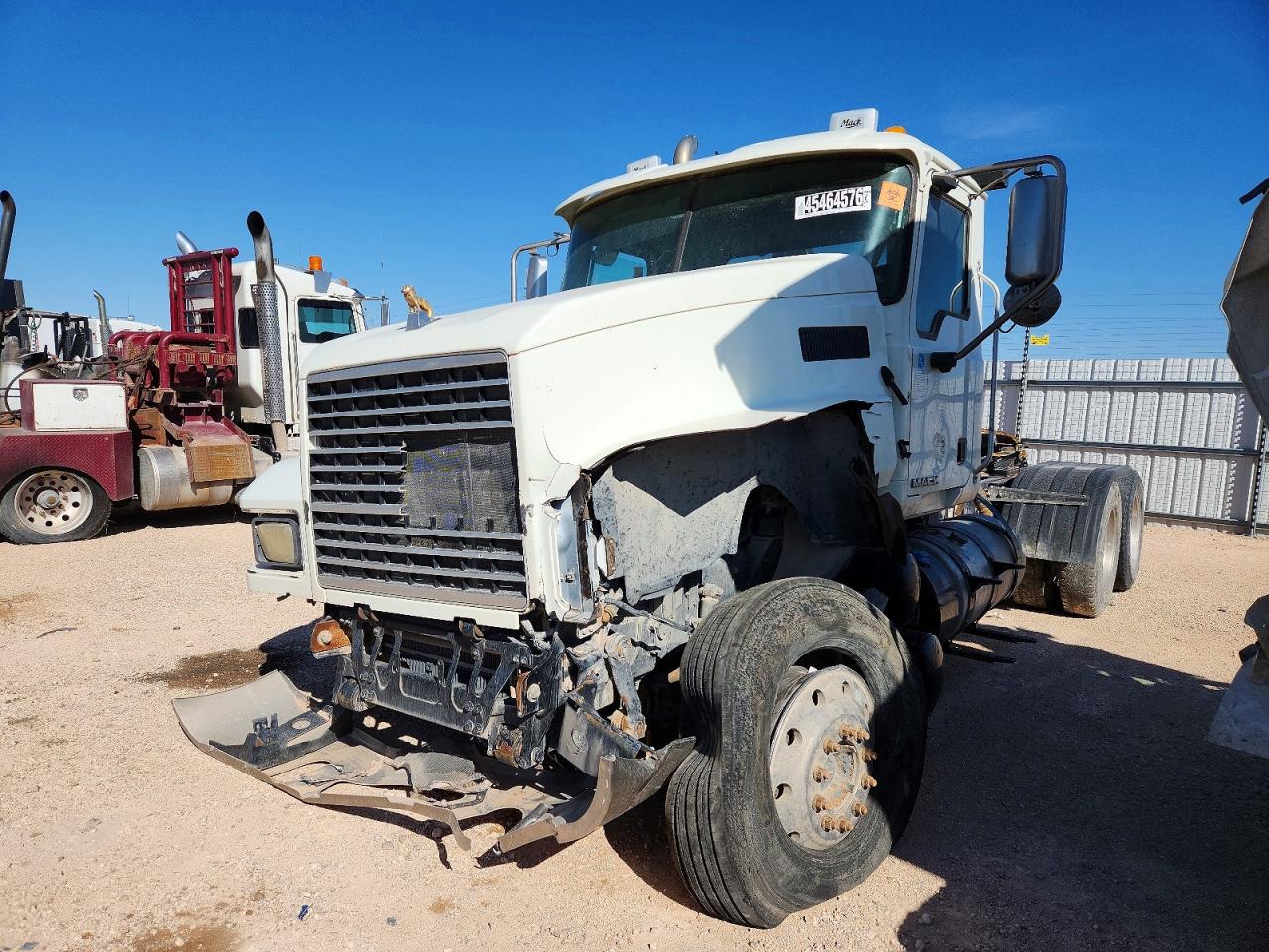 2018 MACK All models VIN 1M1AN09Y3JM027265 photo 2