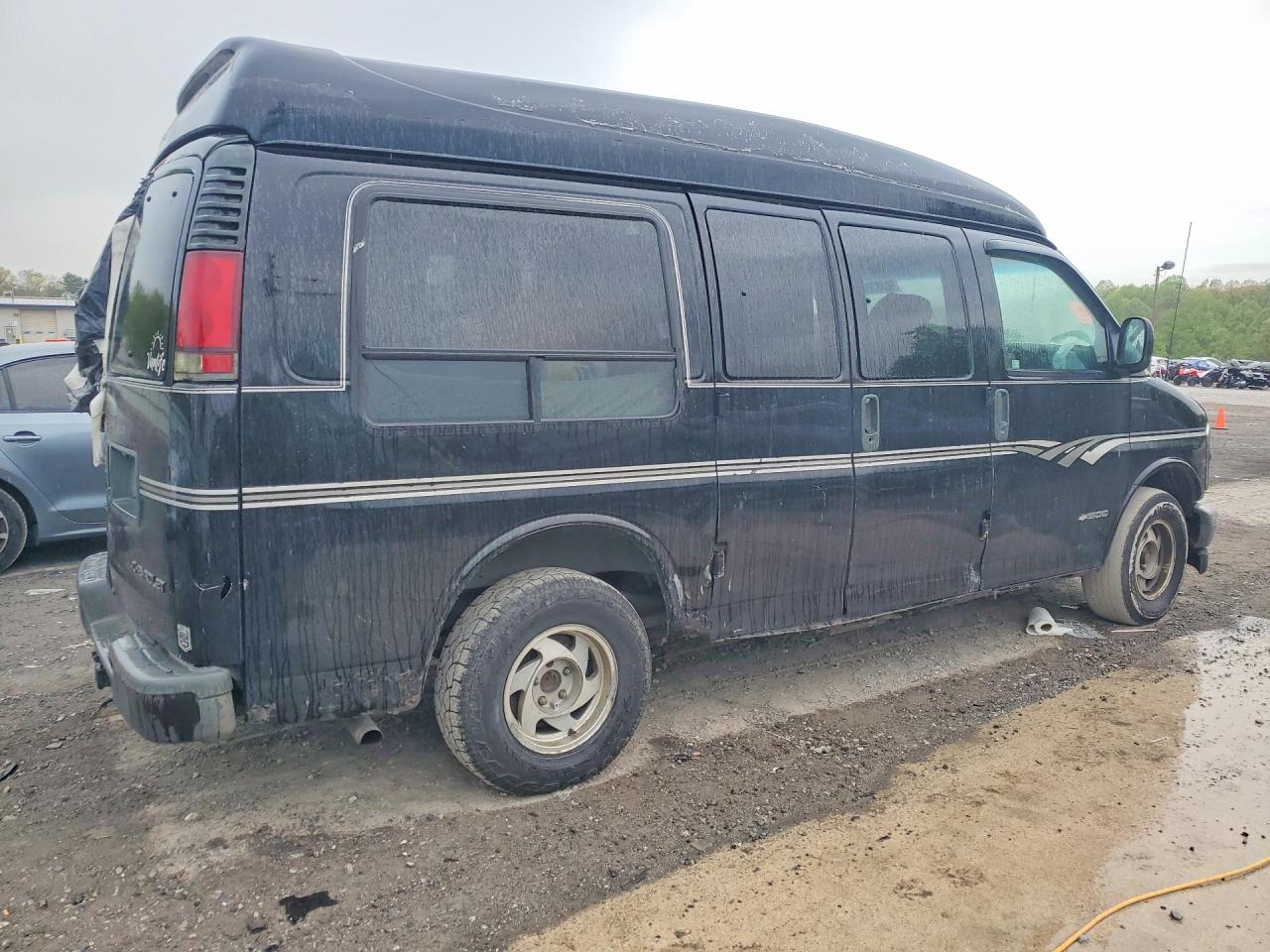2002 CHEV Express VIN 1GBFG15R121243546 photo 3