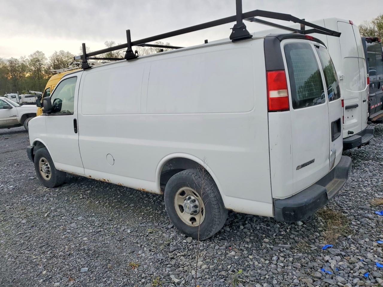 2009 CHEVROLET Express VIN 1GCGG25C791159145 photo 2