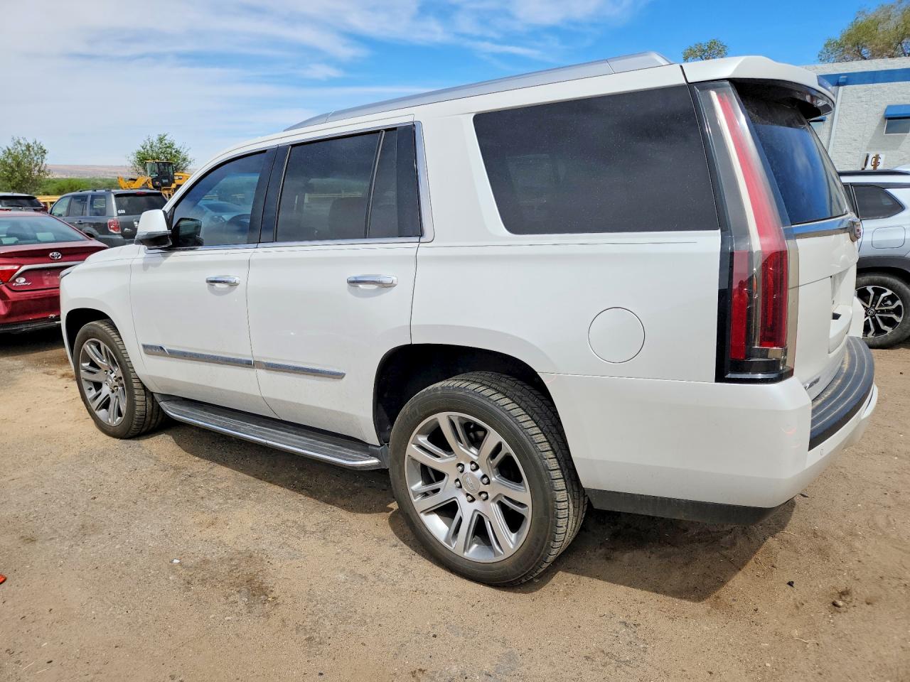 2016 Cadillac Escalade VIN 1GYS4BKJ3GR157021 photo 2