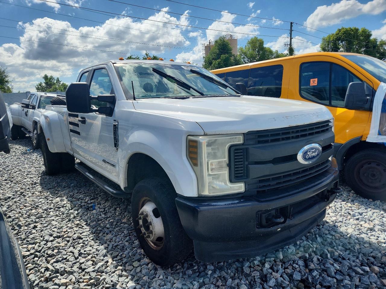 2019 Ford F350 VIN 1FT8X3DT0KEC36108 photo 1