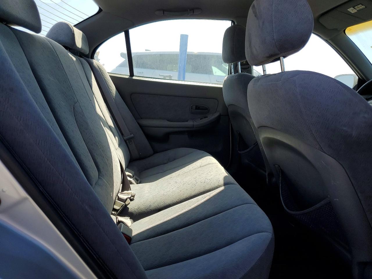 2004 Hyundai Elantra VIN KMHDN46D64U819609 photo 10
