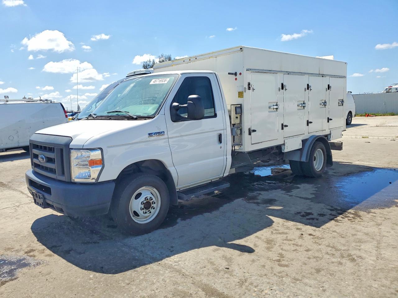 2017 Ford Econoline VIN 1FDXE4FS8HDC69072 photo 1