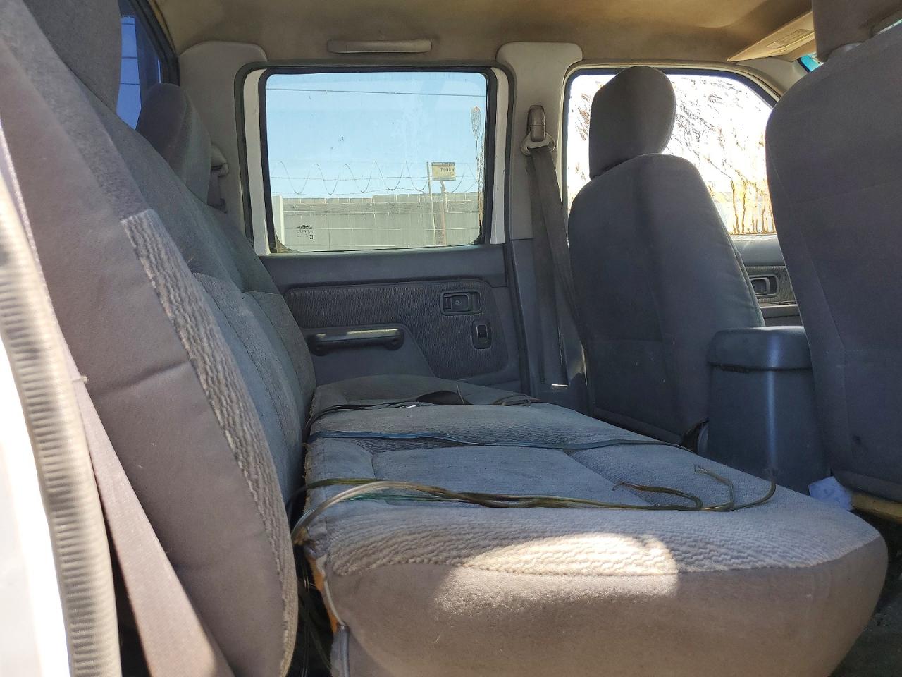 2000 Nissan Frontier VIN 1N6ED27T2YC361517 photo 11