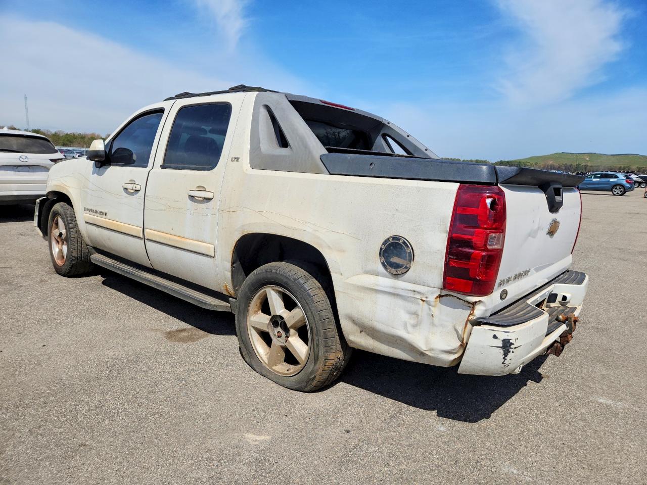 2007 CHEV Avalanche VIN 3GNFK12387G137475 photo 2
