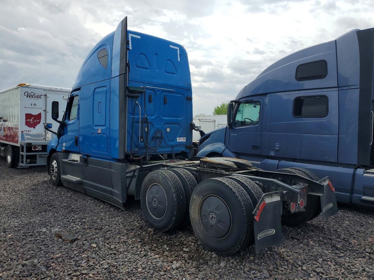 2023 FREIGHTLINER All other VIN 1FUJHHDR0PLUE6750 photo 3