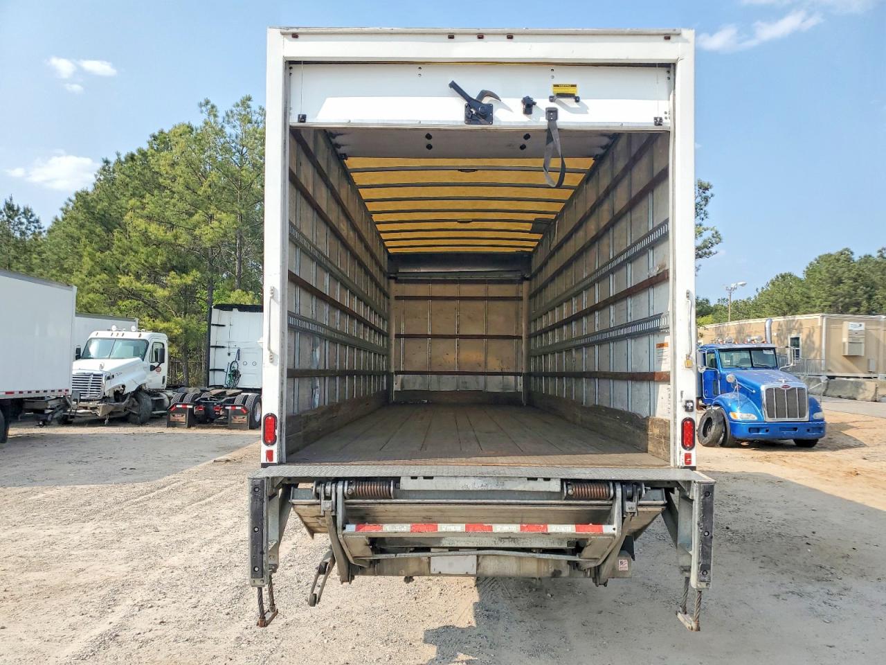 2019 FREIGHTLINER All other VIN 3ALACWFC5KDKT2155 photo 10