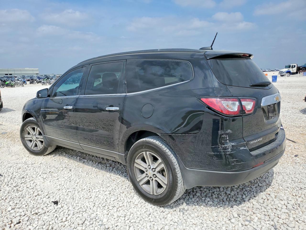 2017 Chev Traverse VIN 1GNKRGKD0HJ349180 photo 2