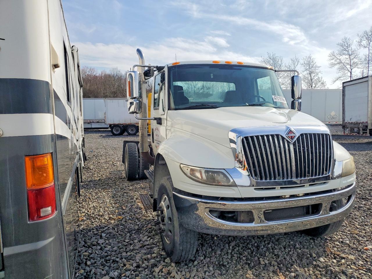 2010 International All models VIN 1HTMKAAN1AH215727 photo 1