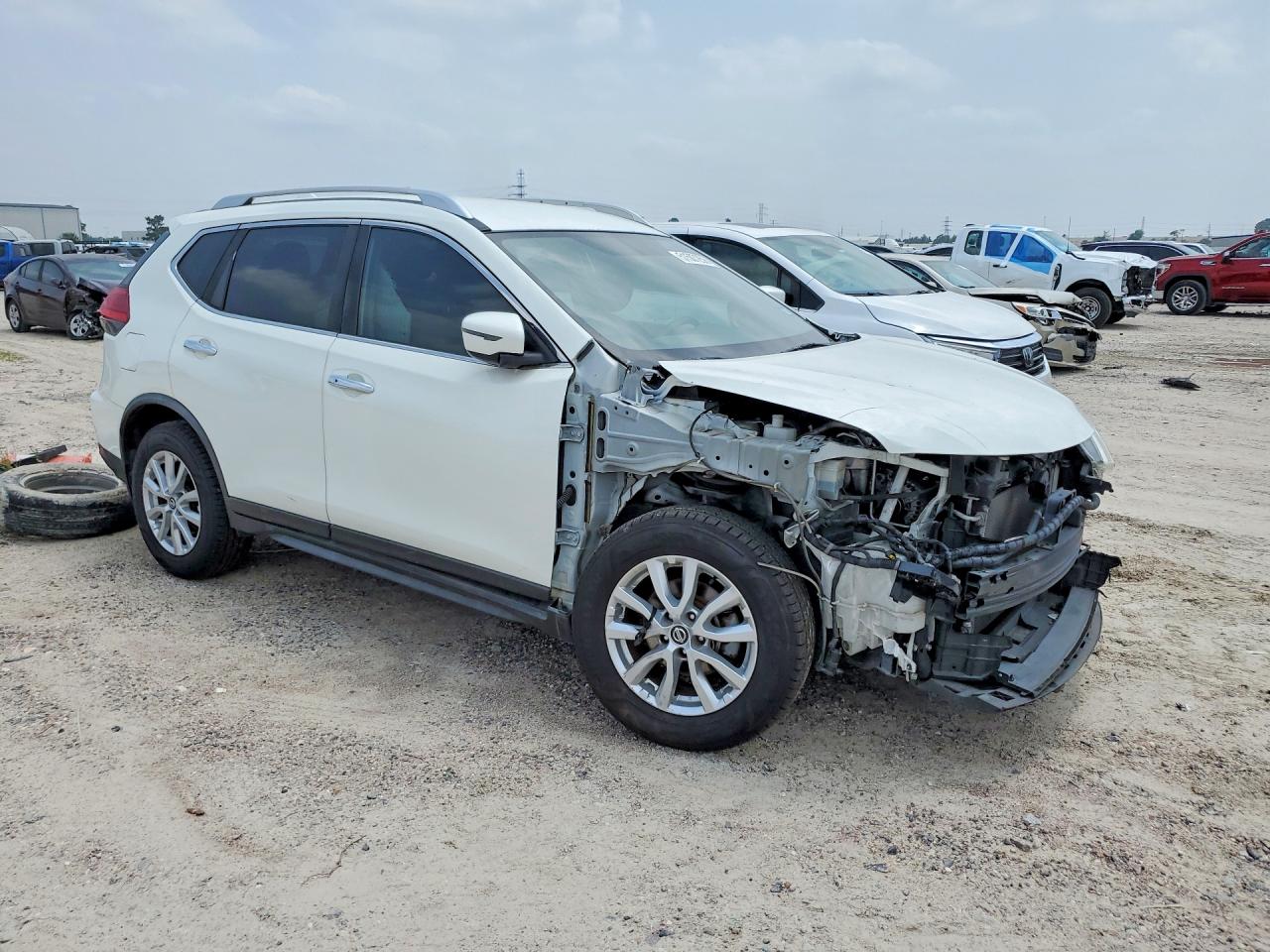2017 Nissan Rogue sv VIN JN8AT2MTXHW147595 photo 4