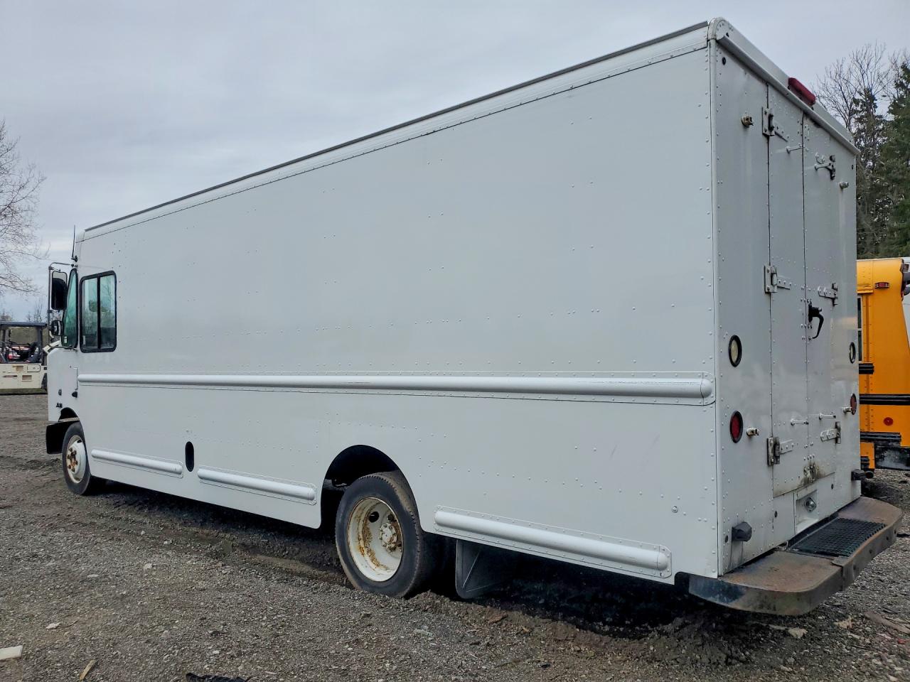 2010 FREIGHTLINER All other VIN 4UZAAPDUXACAS5512 photo 2