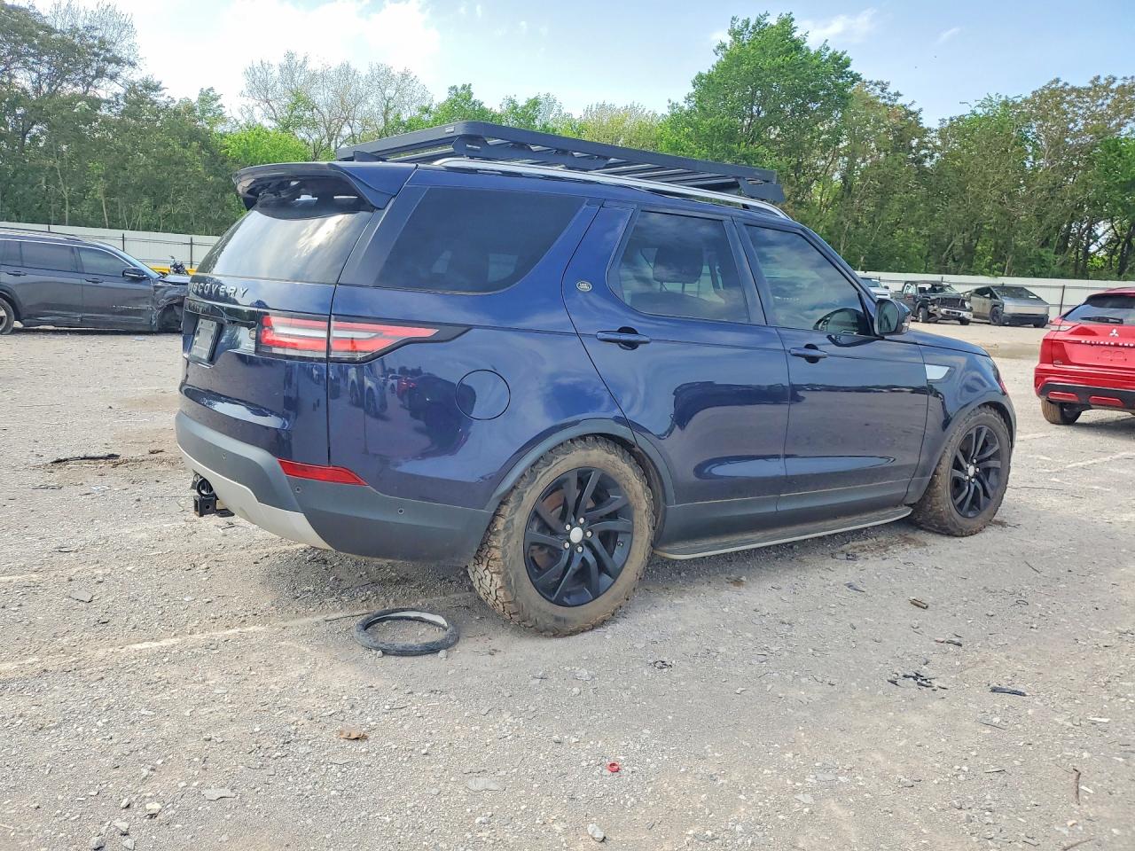 2017 Land Discovery VIN SALRRBBV1HA043181 photo 3