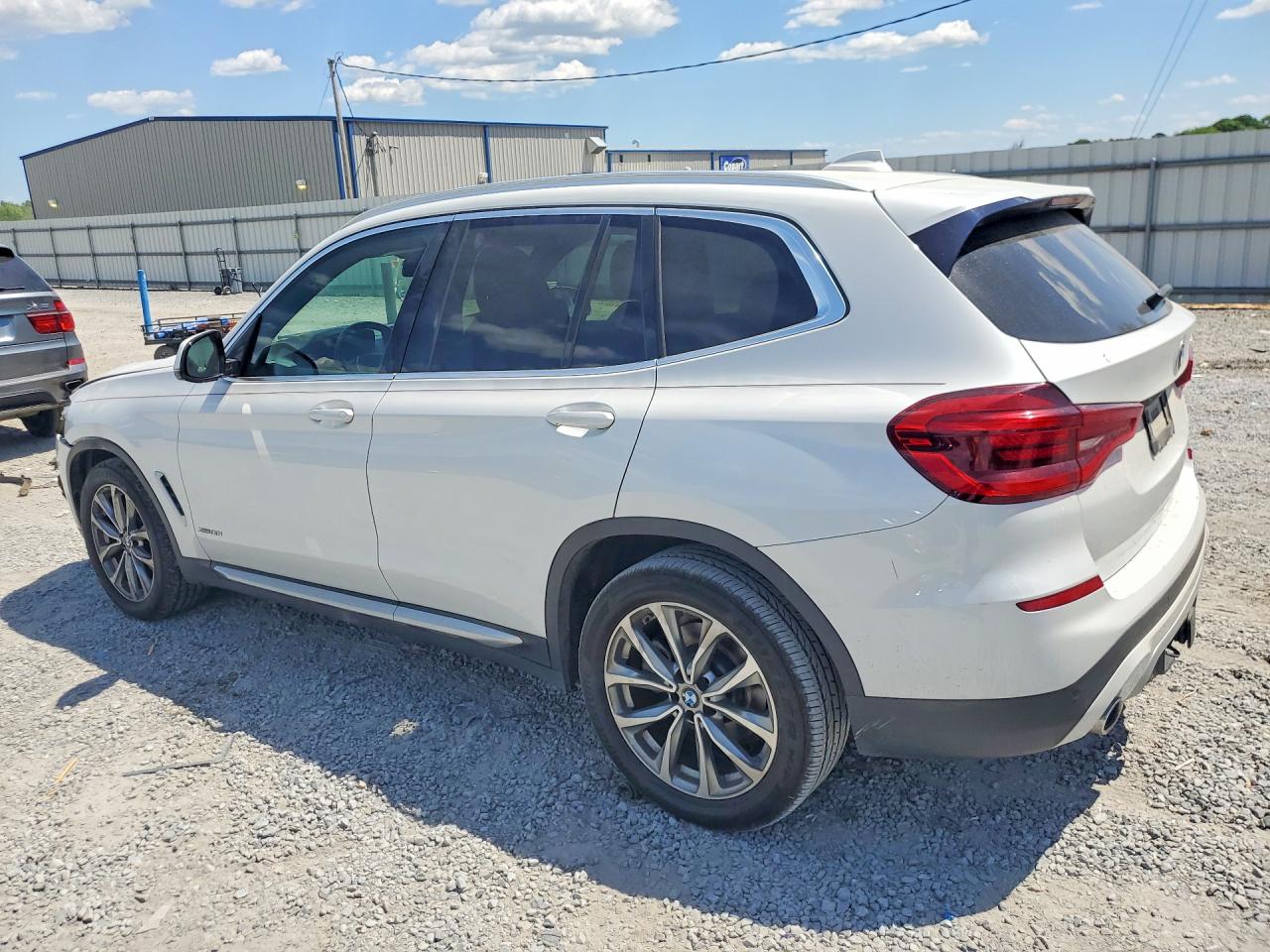 2018 BMW X3 VIN 5UXTR9C5XJLC83085 photo 2