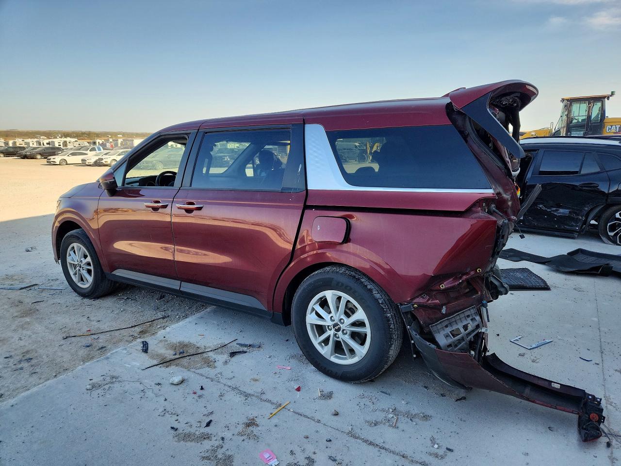 2023 Kia Carnival l VIN KNDNB4H3XP6234787 photo 2