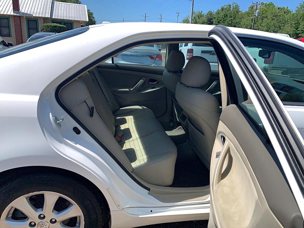 2011 Toyota Camry VIN 4T1BF3EK8BU634165 photo 6