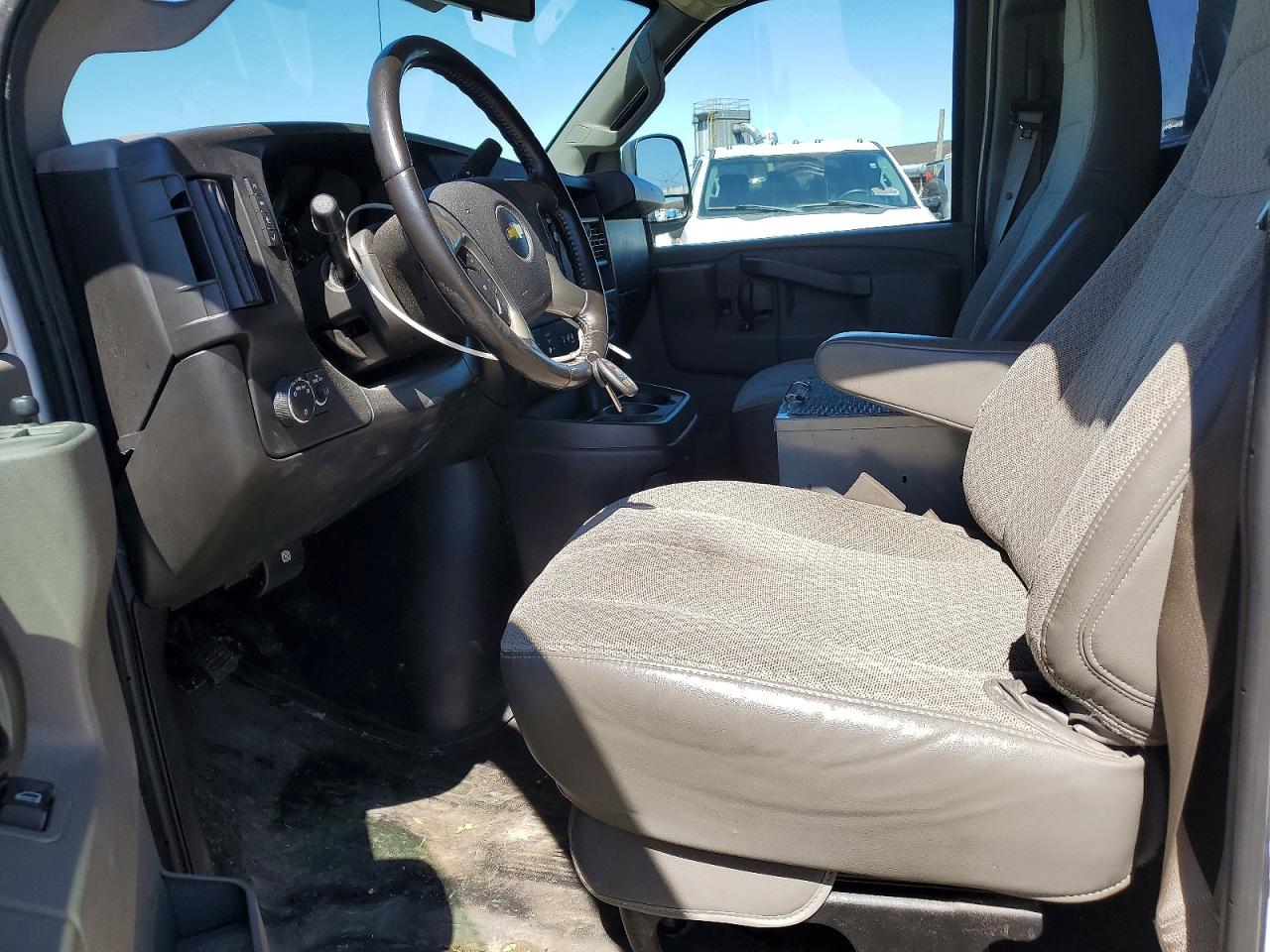2019 CHEV Express VIN 1GCWGAFP2K1367866 photo 7