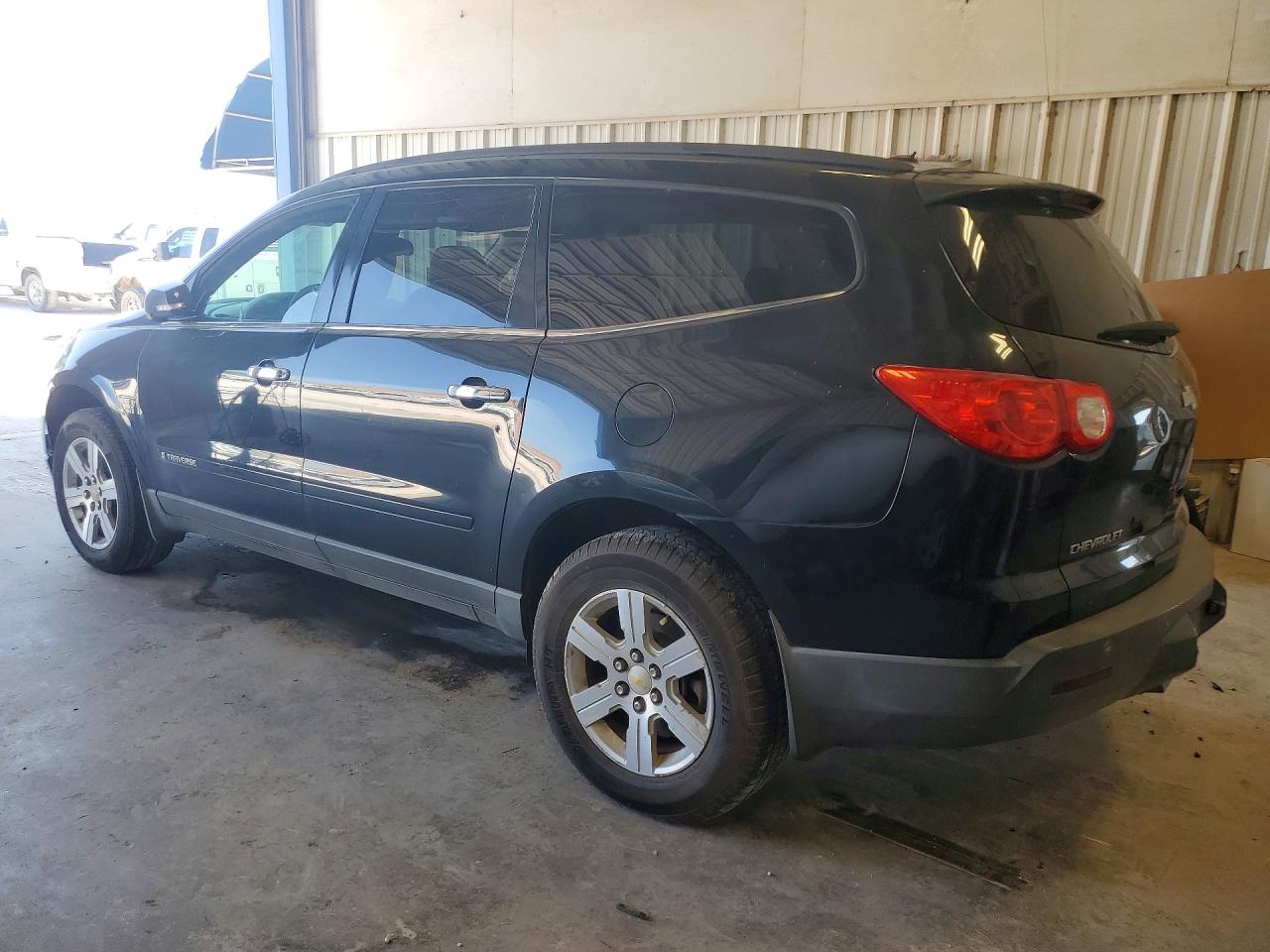 2009 Chevrolet Traverse VIN 1GNER23D09S125224 photo 2