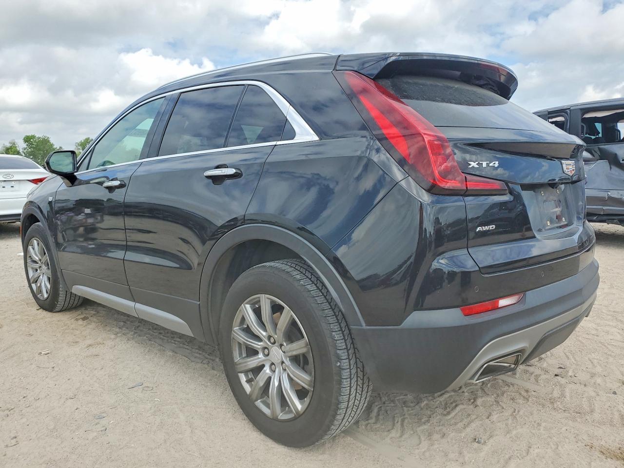 2020 Cadillac Xt4 VIN 1GYFZDR4XLF039834 photo 2