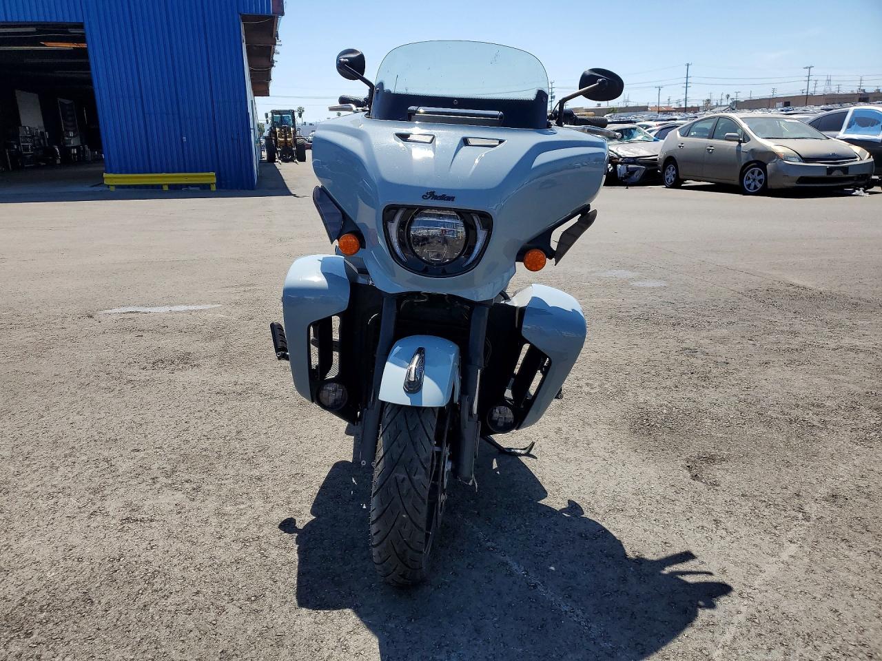 2025 INDIAN Motorcycle VIN 56KLGDSS4S3435100 photo 2