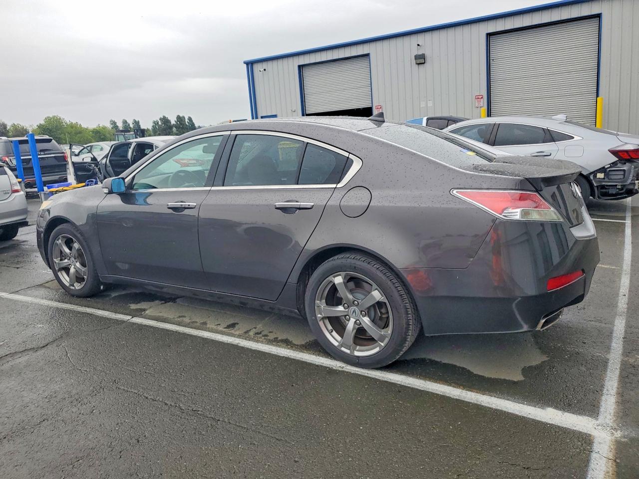 2011 Acura Tl VIN 19UUA8F58BA005235 photo 2