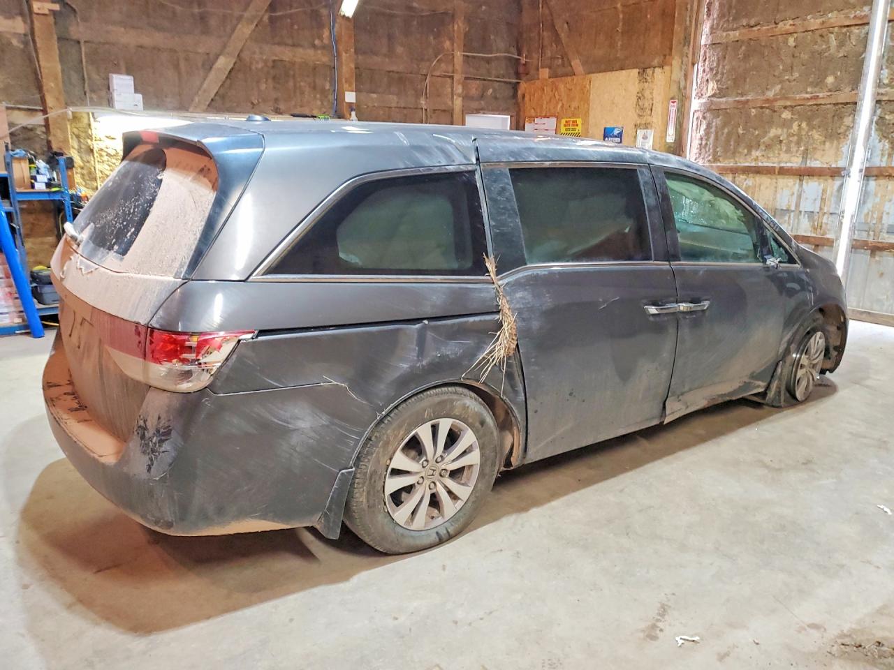 2014 Honda Odyssey VIN 5FNRL5H60EB061233 photo 3