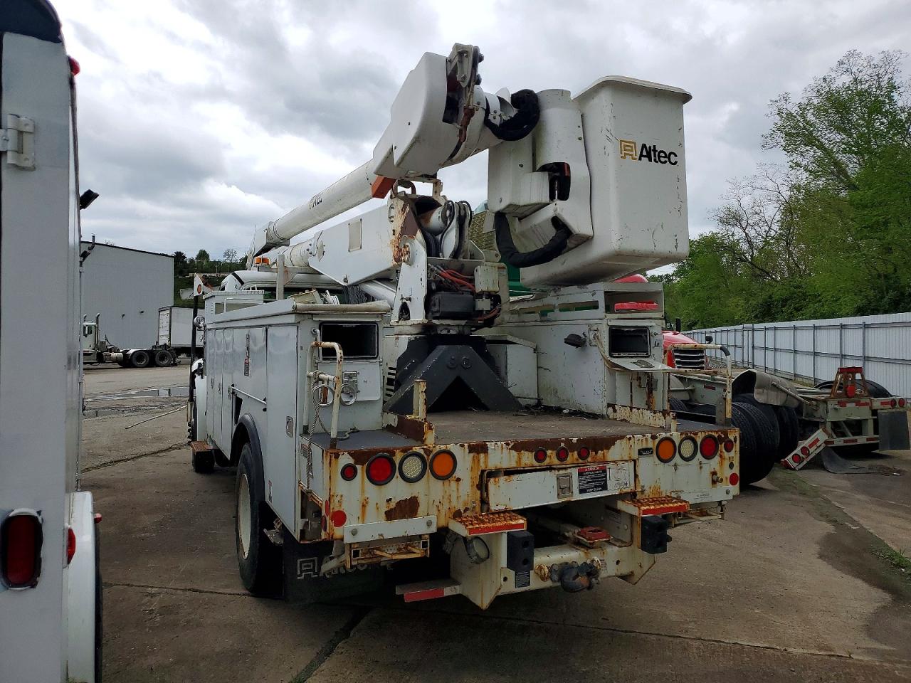 2013 FREIGHTLINER All other VIN 1FVACXDT8DHFH7832 photo 3