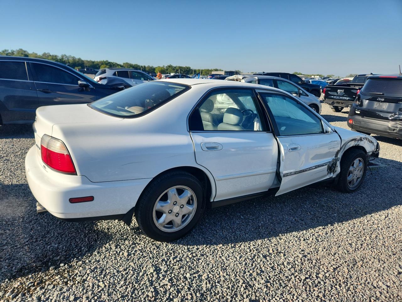 1997 Honda Accord VIN 1HGCE6673VA020042 photo 3