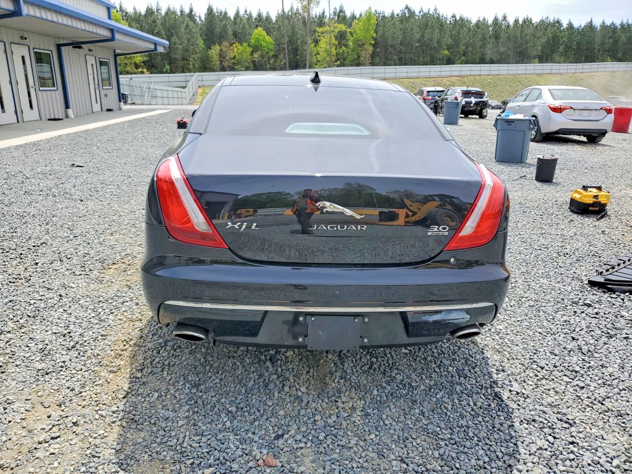 2016 Jaguar Xj VIN SAJWJ2GD8G8W02976 photo 6