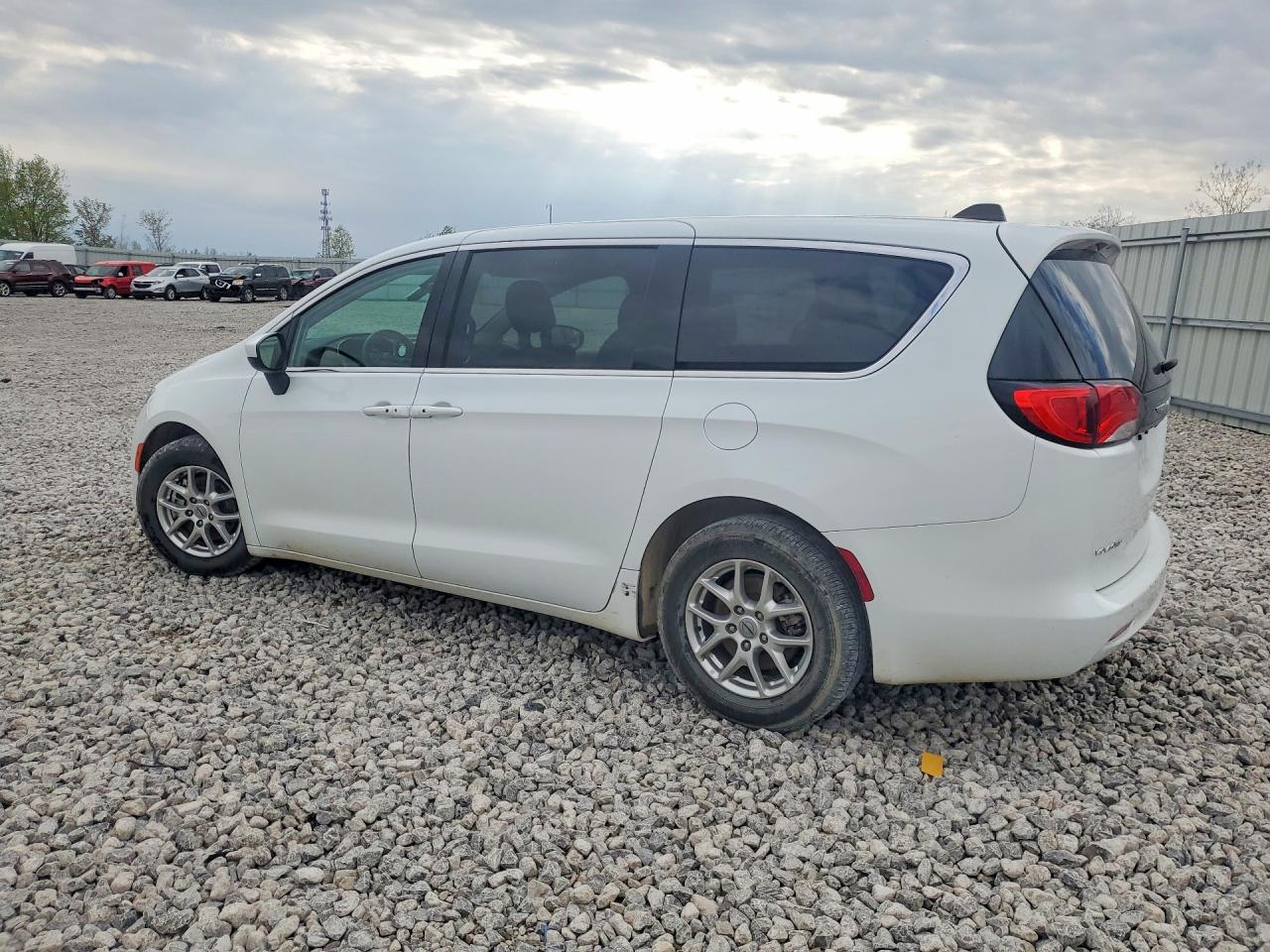 2023 Chrysler Minivan VIN 2C4RC1CG0PR524696 photo 2