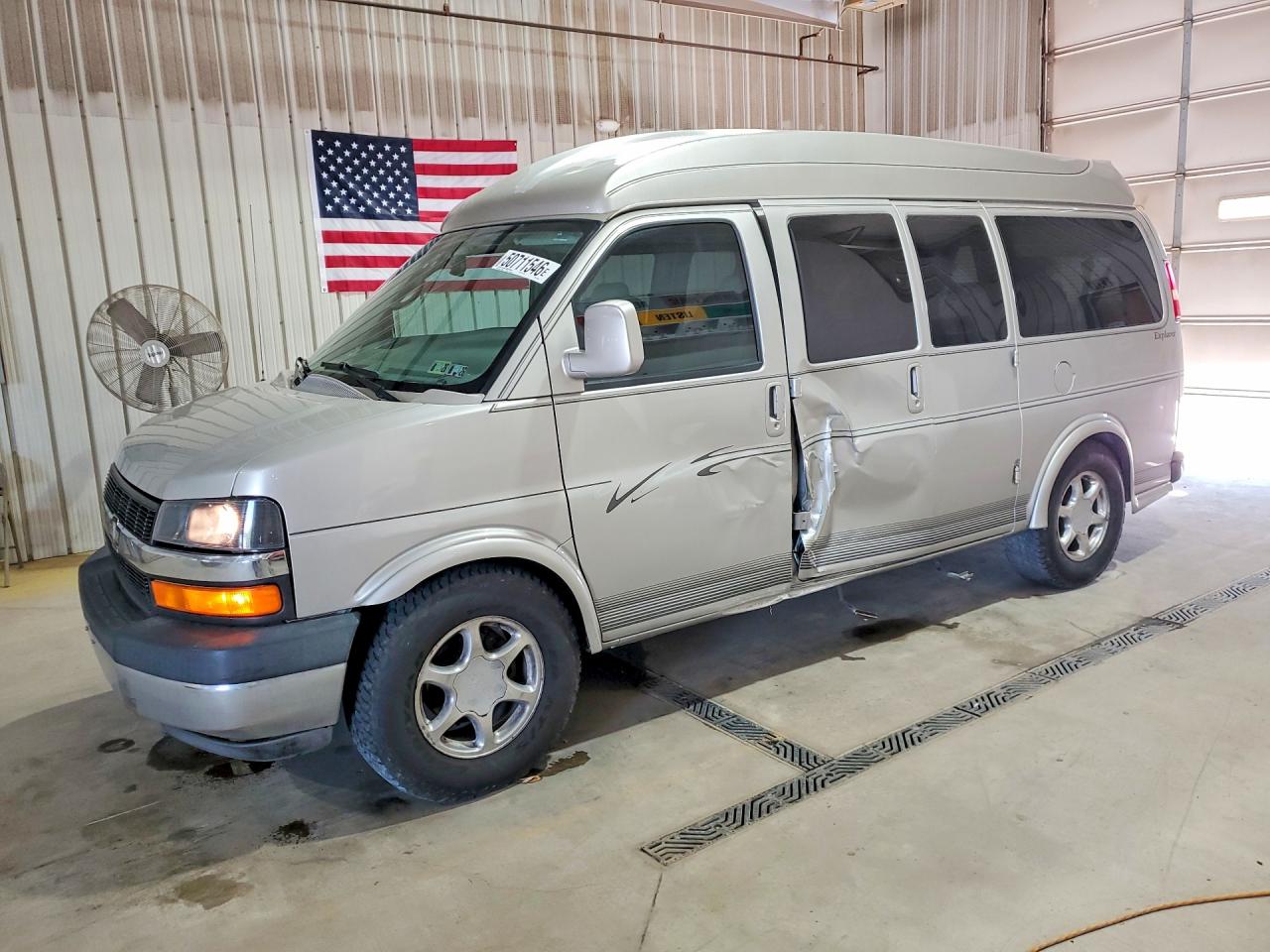 2007 Chevrolet Express VIN 1GBFG15T071113308 photo 1
