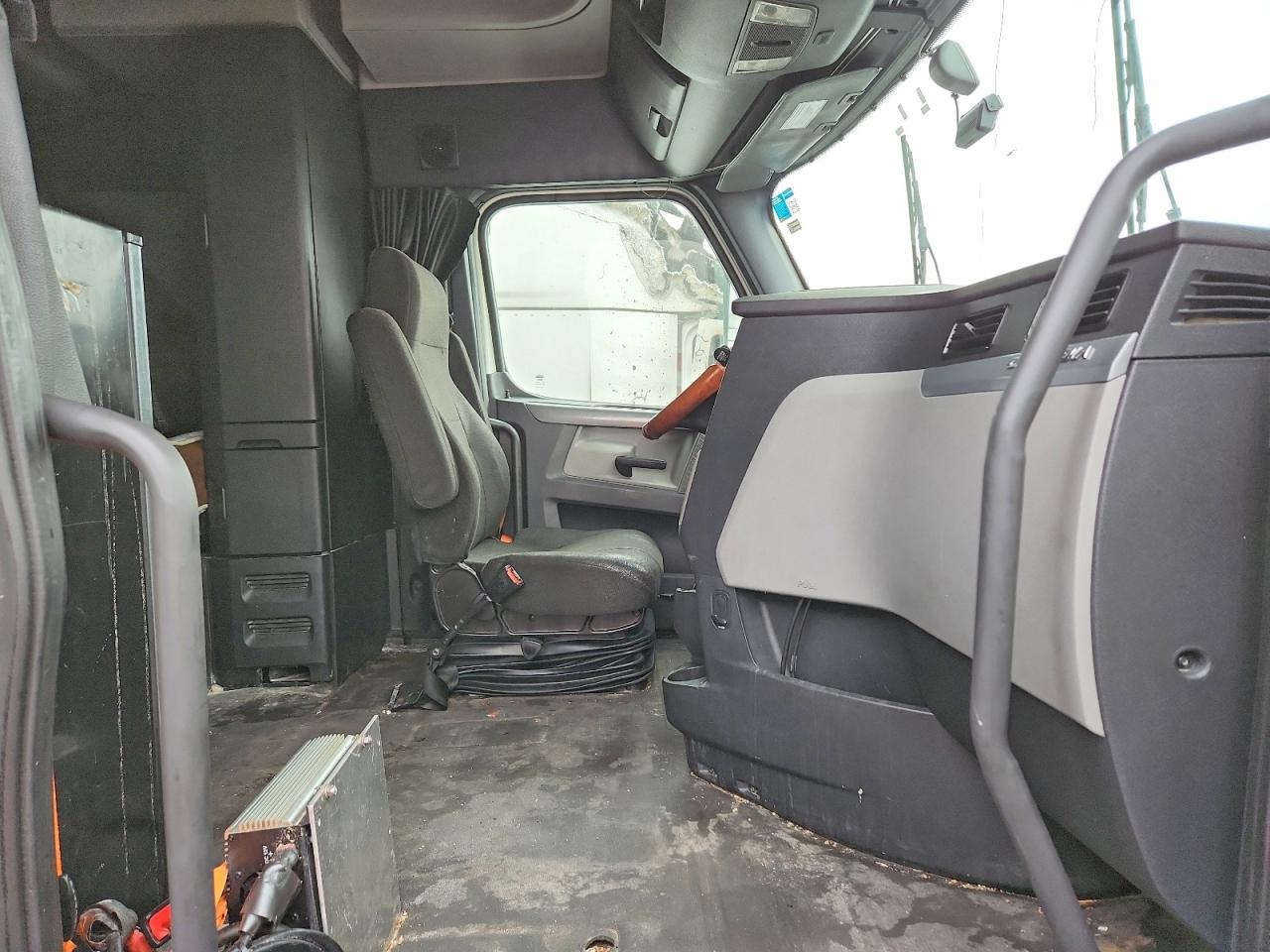 2020 FREIGHTLINER All other VIN 3AKJHPDV1LSLG9019 photo 5