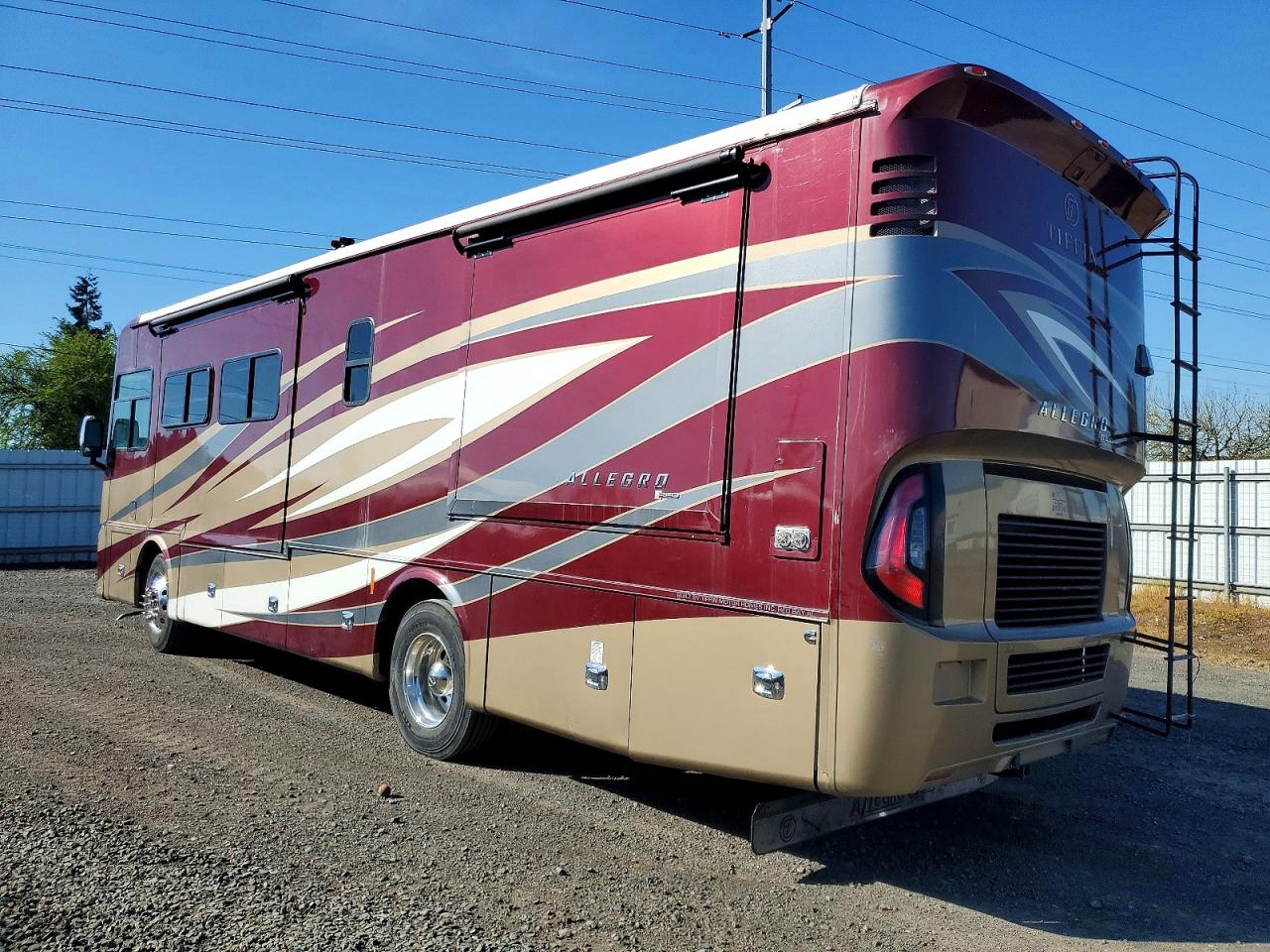 2018 FREIGHTLINER All other VIN 4UZACWFC9JCJS6806 photo 3