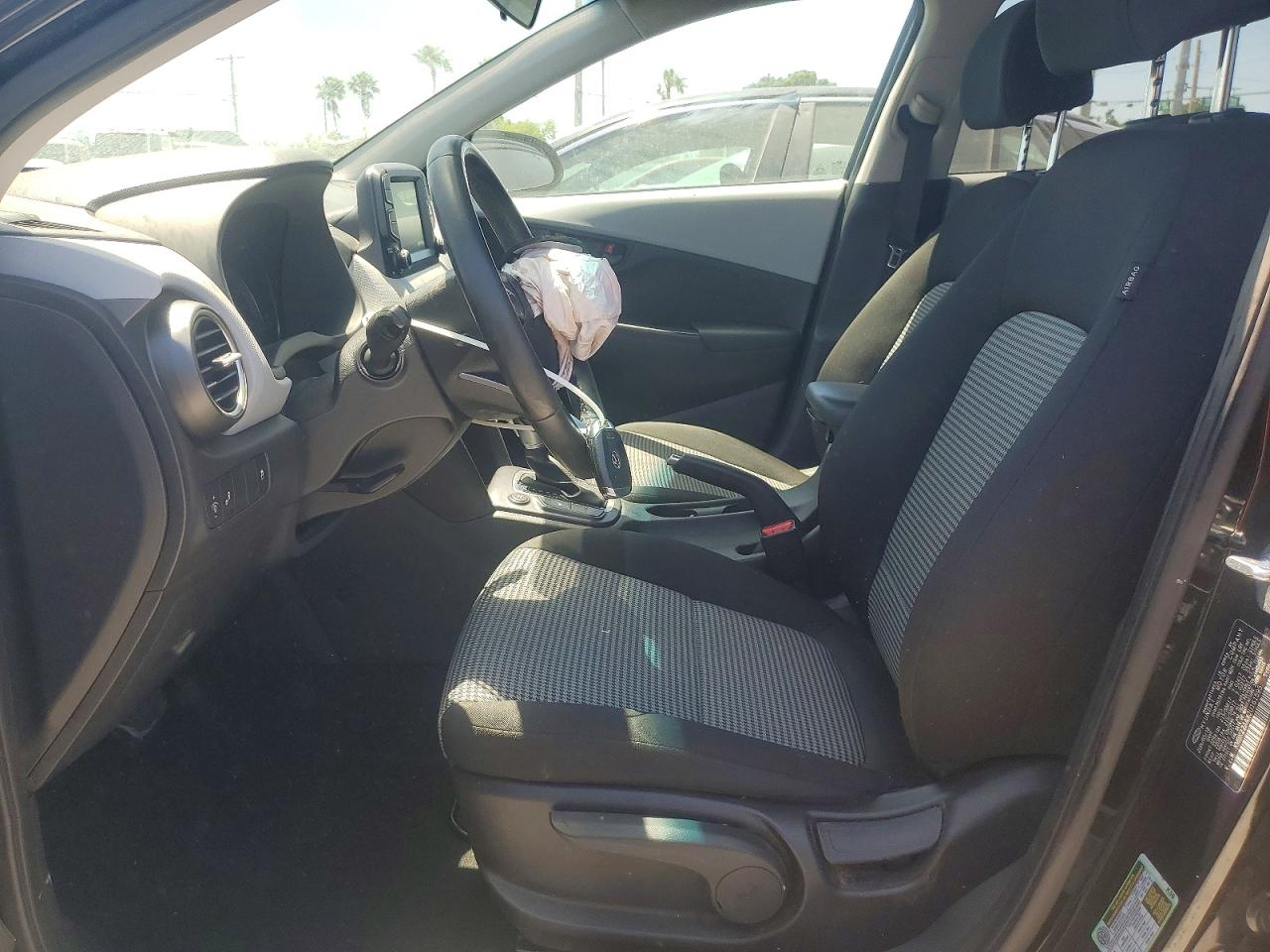 2018 Hyundai Kona VIN KM8K22AAXJU161595 photo 7