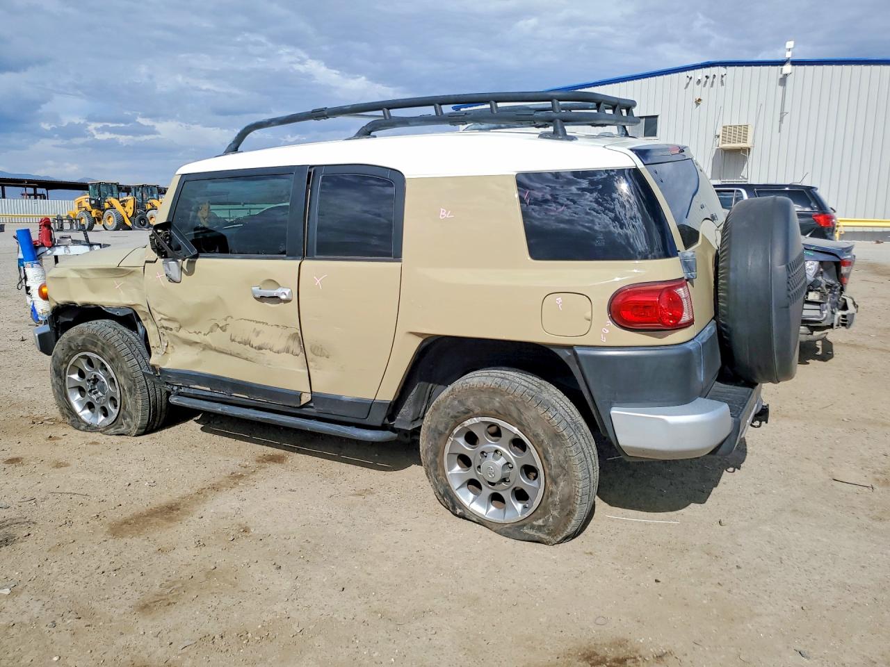 2011 Toyota Fj cruiser VIN JTEBU4BF0BK104156 photo 2
