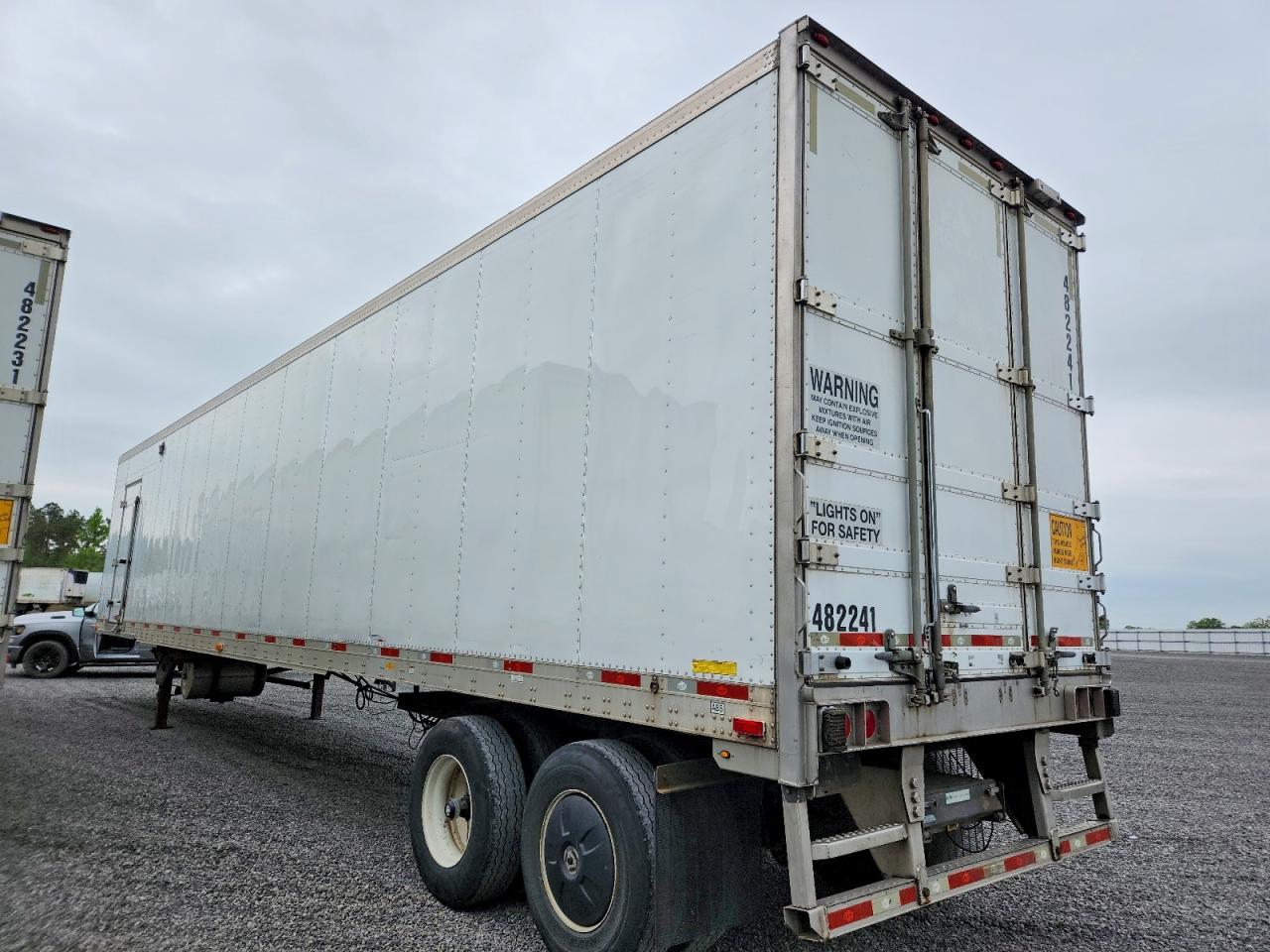 2015 UTILITY All models VIN 1UYVS2489FM408334 photo 3