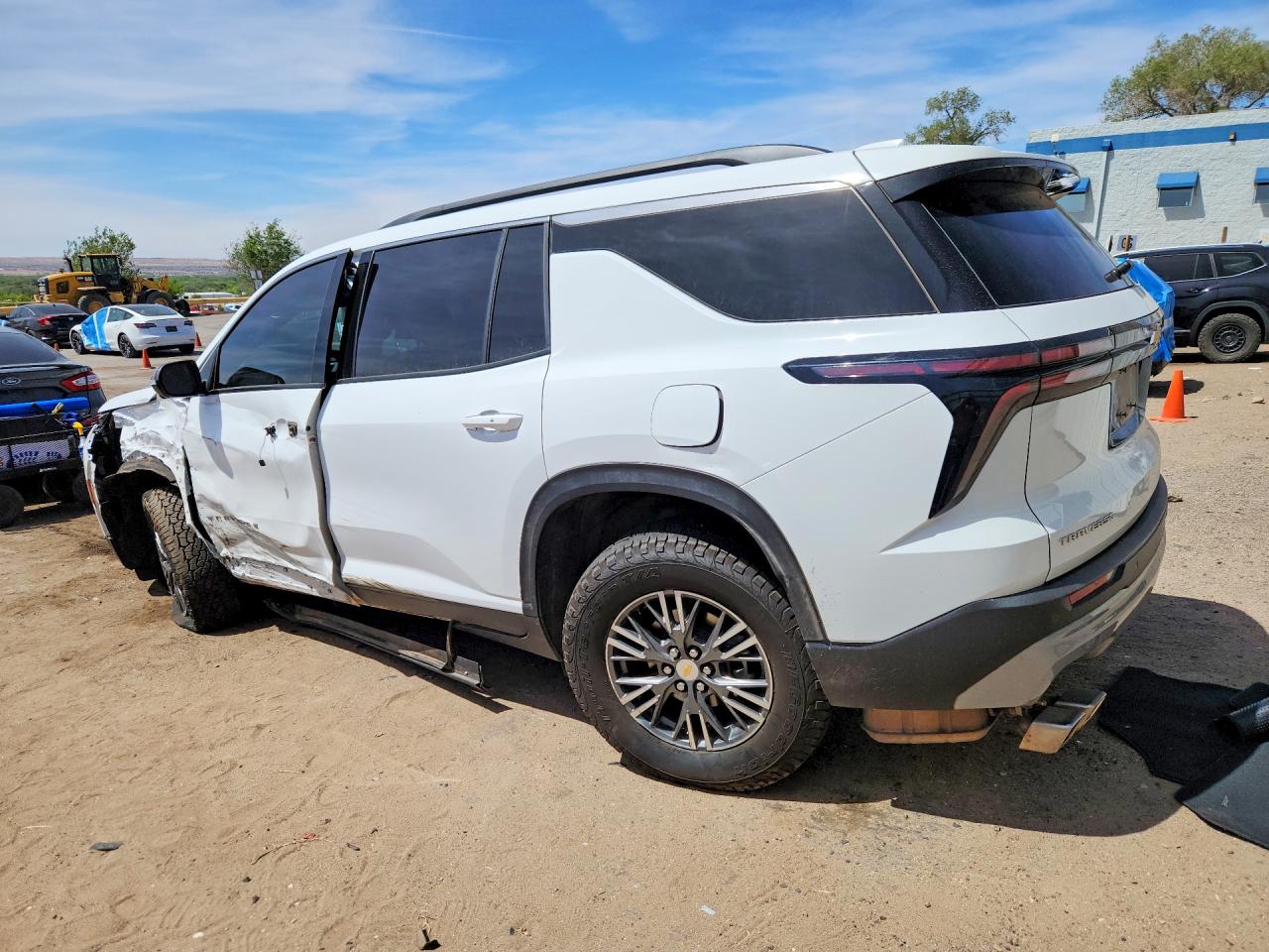 2024 Chevrolet Traverse VIN 1GNERGKS8RJ237935 photo 2