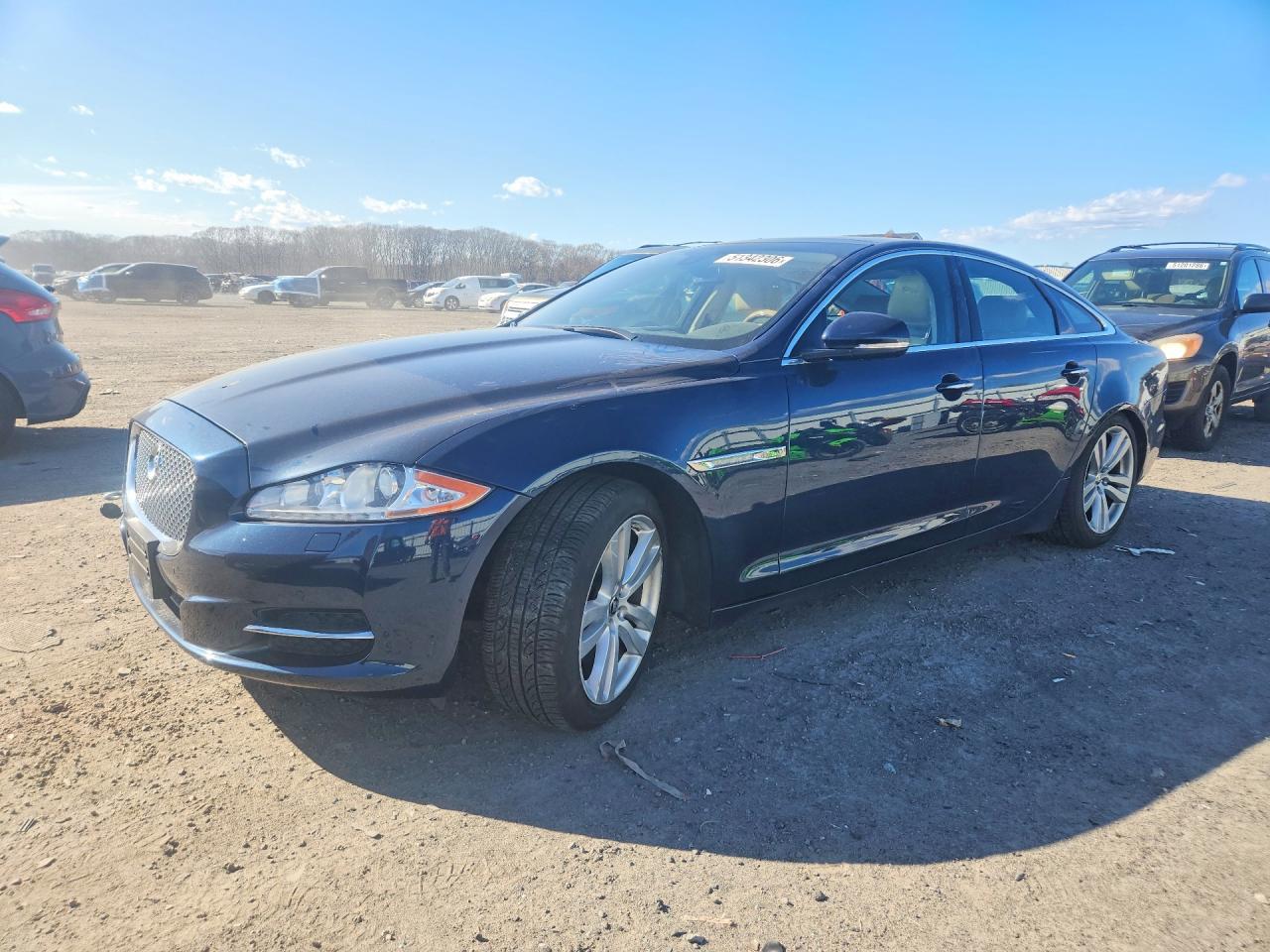2013 Jaguar Xj VIN SAJWJ1CD7D8V47268 photo 1