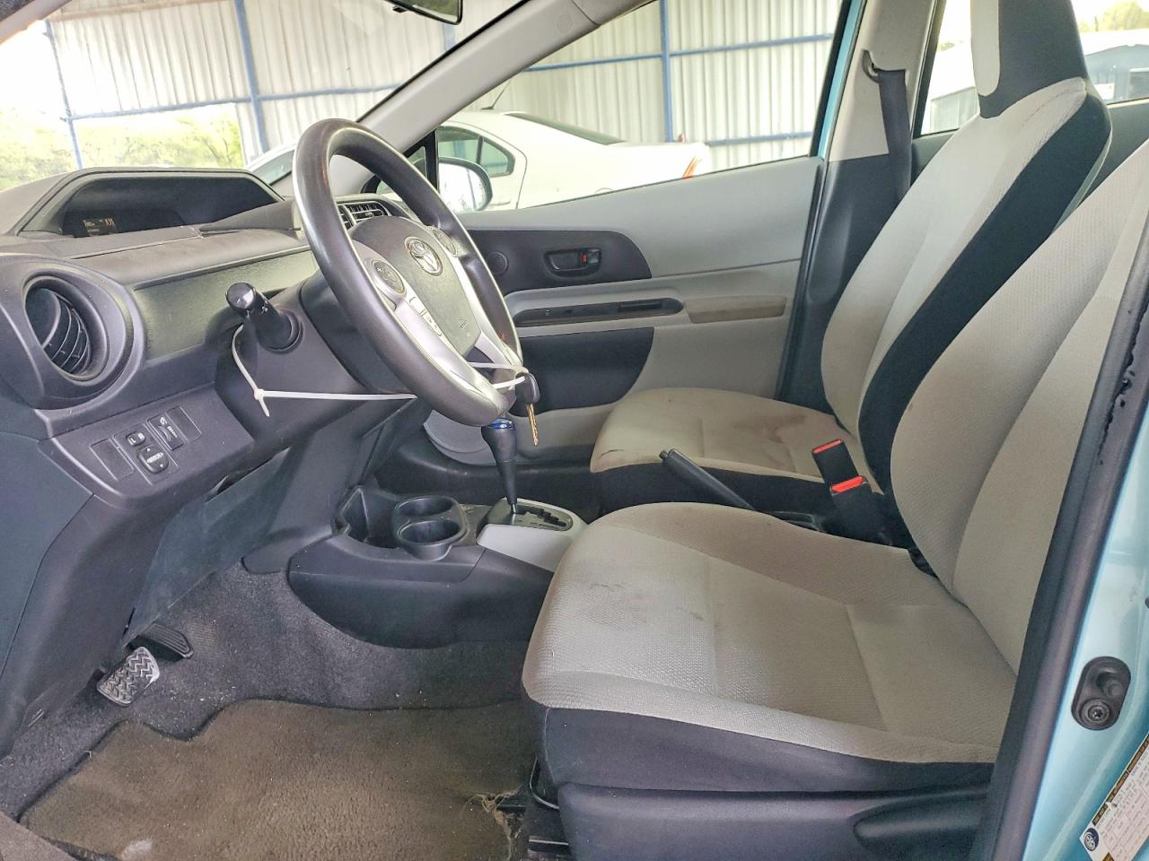 2014 Toyota Prius c on VIN JTDKDTB3XE1079250 photo 7