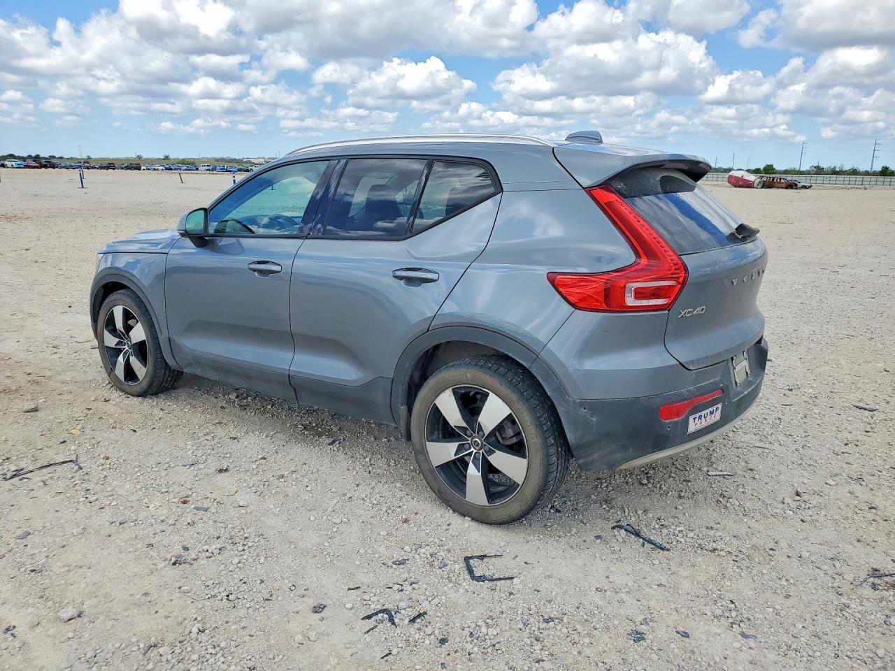 2019 Volvo Xc40 VIN YV4162UK0K2110853 photo 2