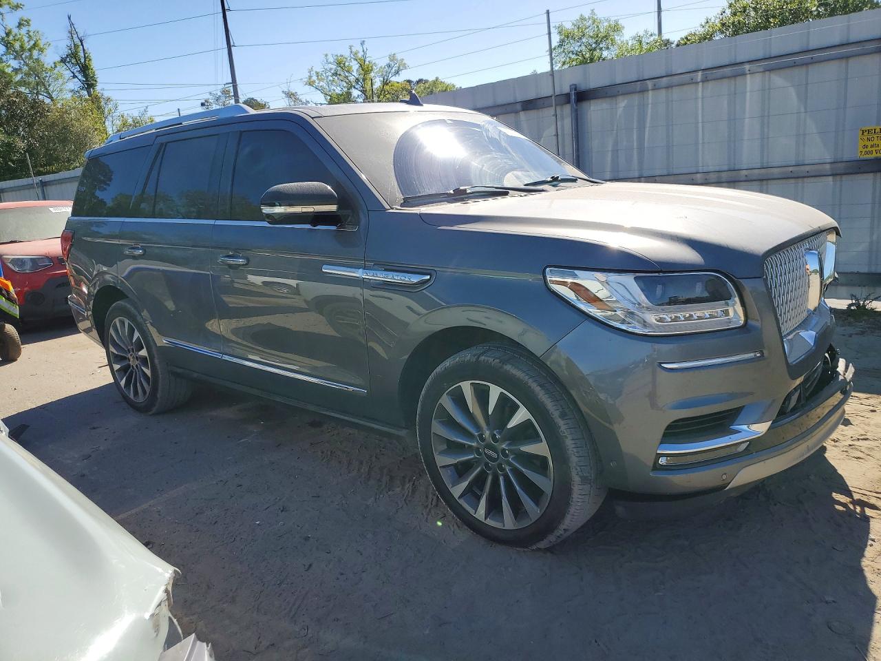 2021 Lincoln Navigator VIN 5LMJJ2LT3MEL07618 photo 4