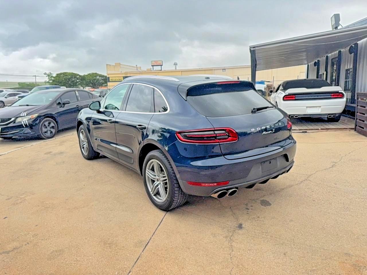2018 Porsche Macan VIN WP1AB2A5XJLB34419 photo 3