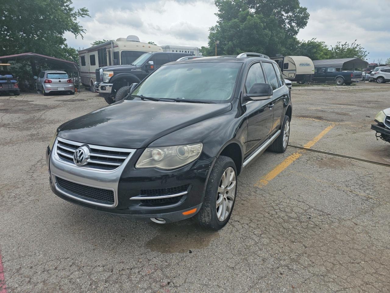 2008 Volkswagen Touareg VIN WVGCB77L18D060577 photo 2