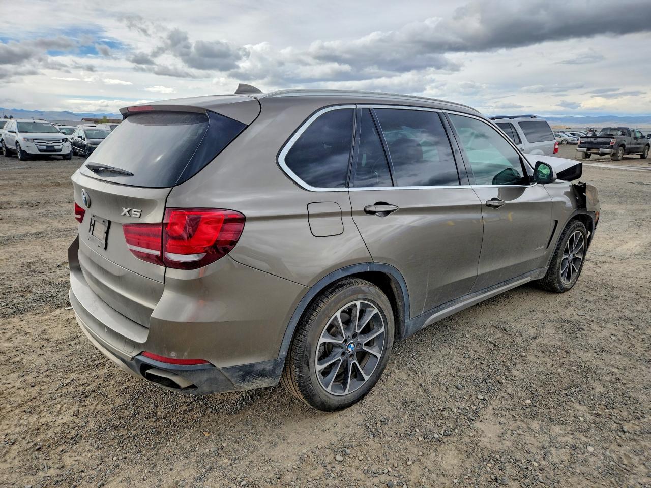 2018 BMW X5 VIN 5UXKR0C52J0X87202 photo 3