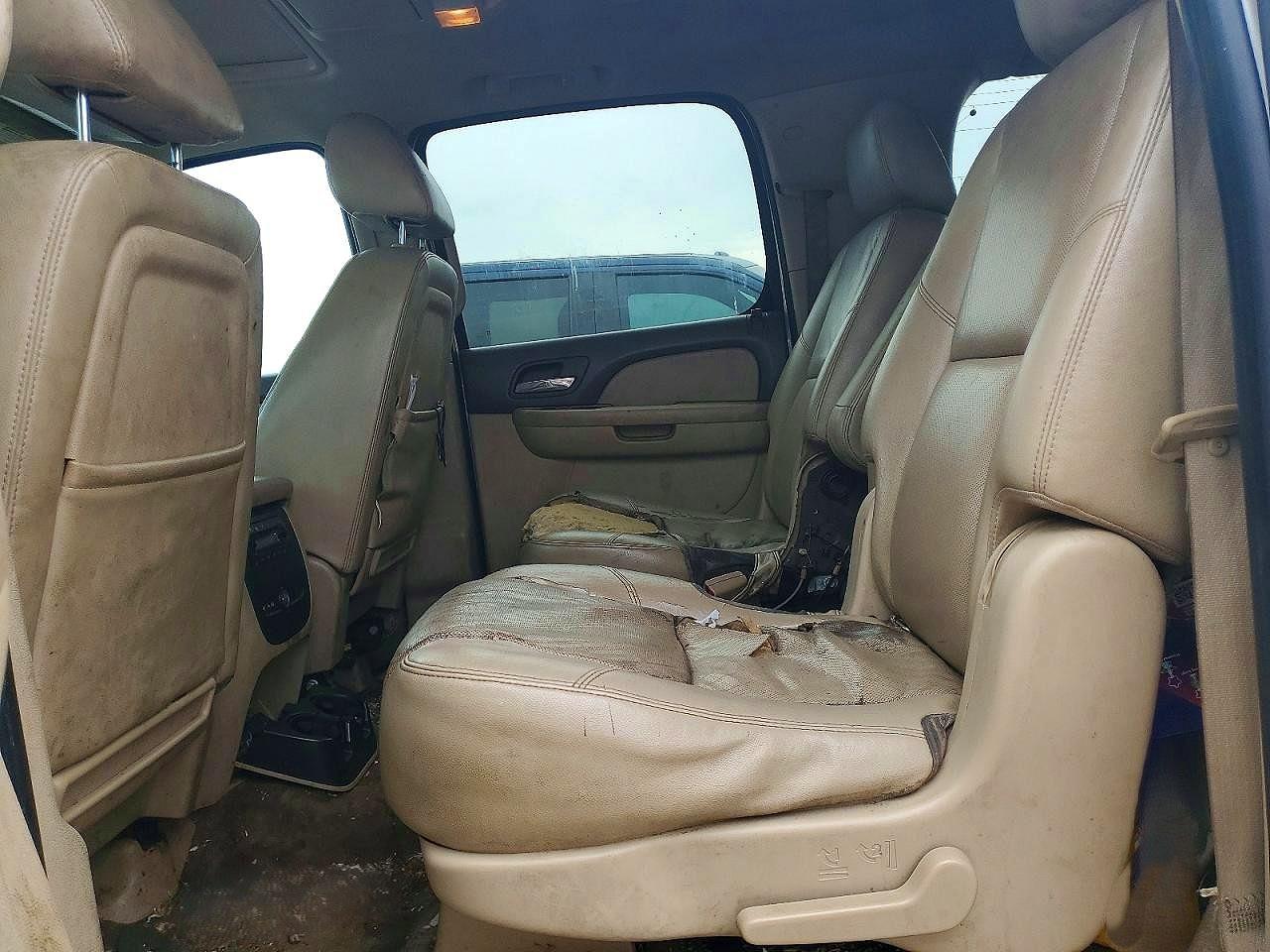 2011 Chevrolet Suburban VIN 1GNSCKE02BR289361 photo 11
