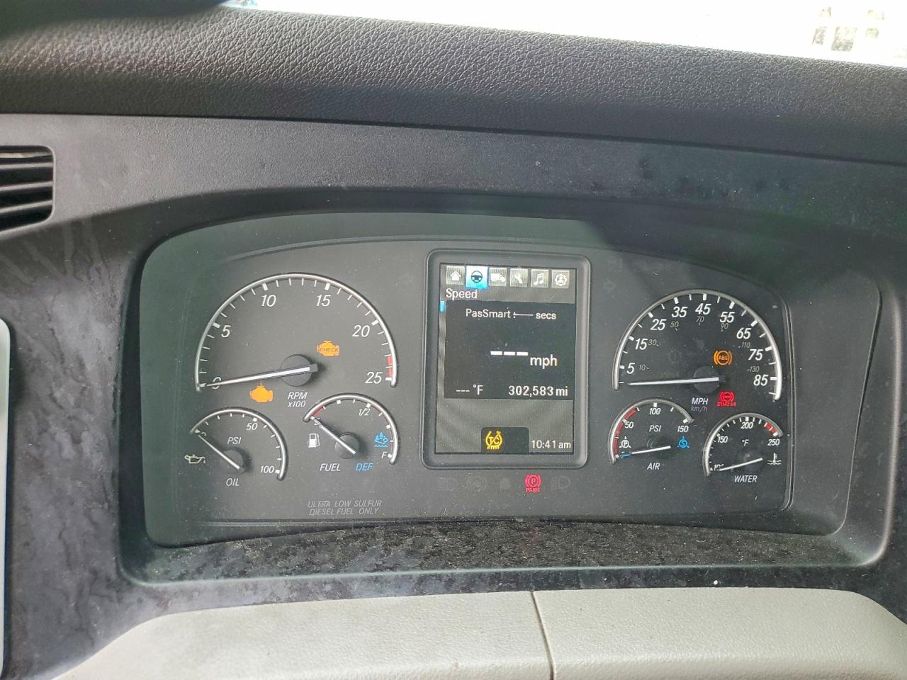 2025 FREIGHTLINER All other VIN 3AKJHHDR8SSVY3419 photo 8